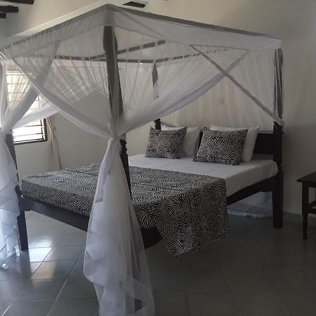 Queen K Cottages Watamu At Chrystal Homes Esterno foto