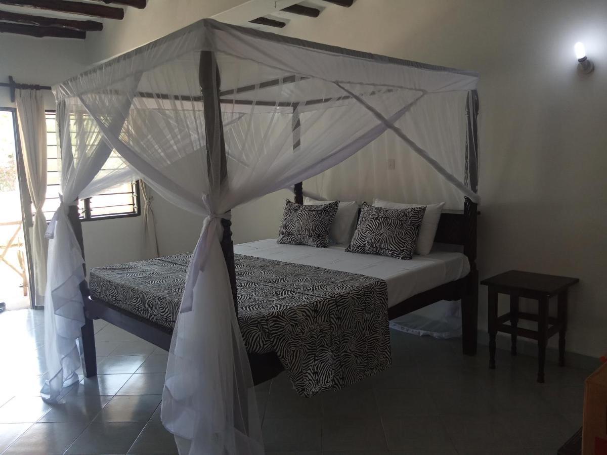 Queen K Cottages Watamu At Chrystal Homes Esterno foto