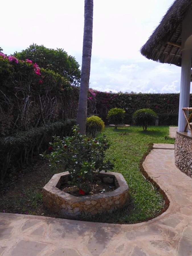 Queen K Cottages Watamu At Chrystal Homes Esterno foto