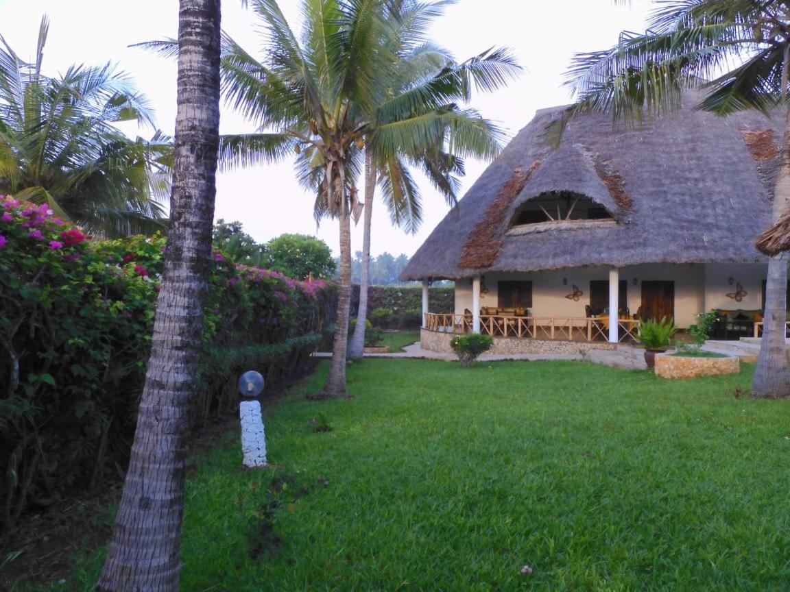 Queen K Cottages Watamu At Chrystal Homes Esterno foto