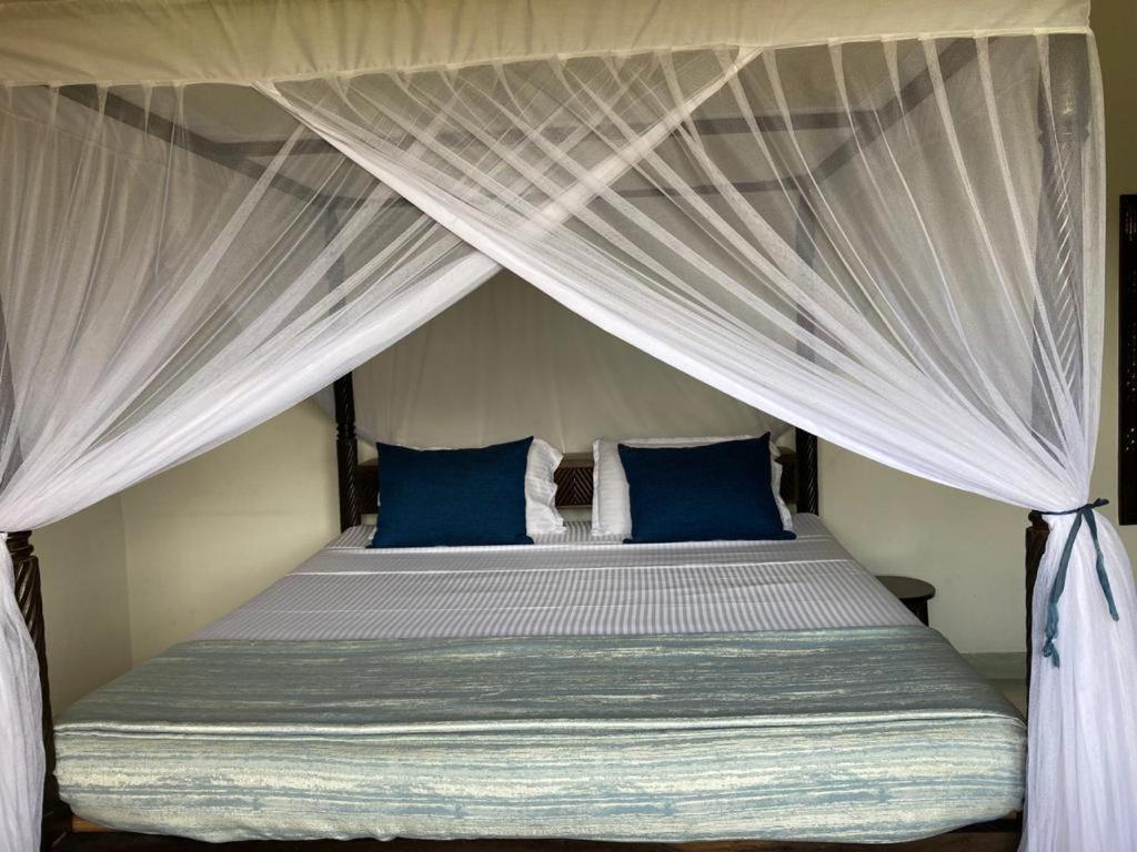 Queen K Cottages Watamu At Chrystal Homes Esterno foto